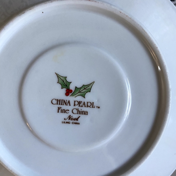 China Pearl Fine China Teacup and Saucer Set NOEL Christmas Holly Berry Holiday - Picture 9 of 9